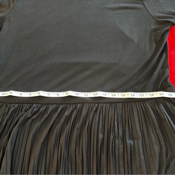 Elegant Black Women's Dress - Picture 5 of 11